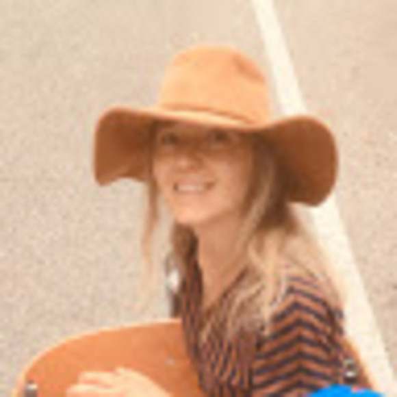 Meet your Posher, Jennifer - Picture 1 of 1